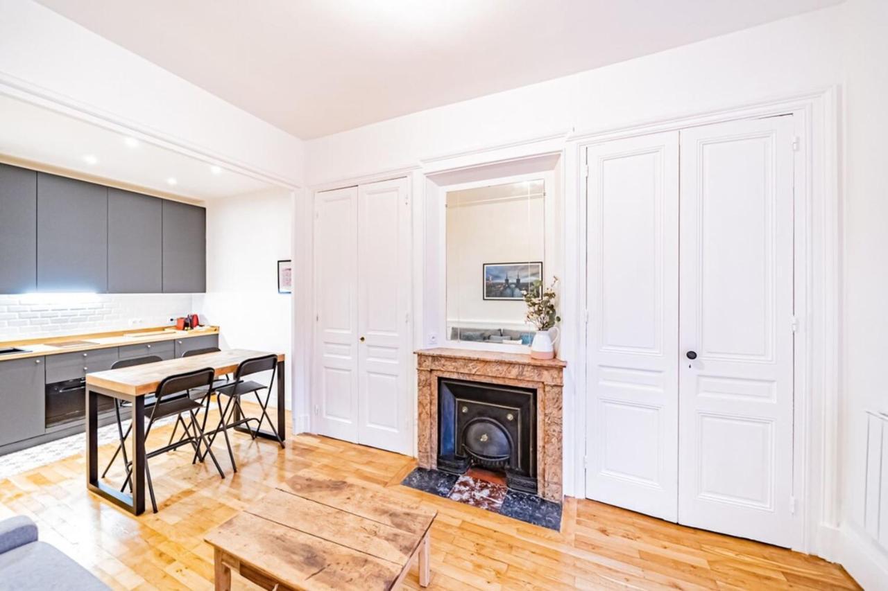 Aapartment With Character Parquet Flooring Fireplace - Charpennes Villeurbanne Eksteriør billede